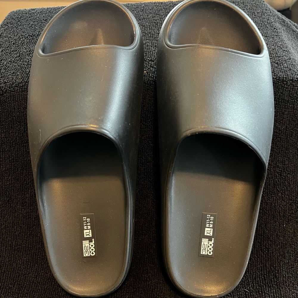 32 Degrees Black Slide Sandals